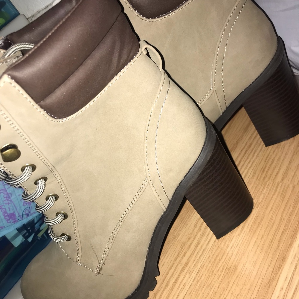 OLIVE BOOTIES 🌟 - Picture 2 of 3
